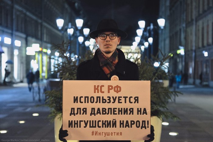 Participants of the action Indefinite Protest came to the Consulate General of Ukraine in St. Petersburg to express support for the Ukrainian people. - Saint Petersburg, Picket, Politics, Video, Longpost