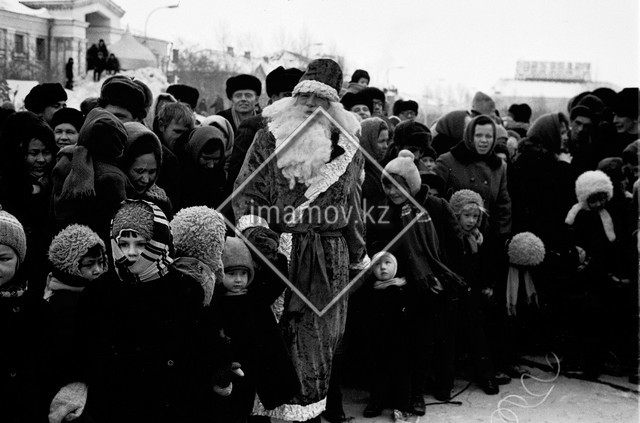 №2 1 января 1973 года. Новогодняя утренняя площадь и ночные съемки площади и Дворца Целинников - Моё, Астана, Целиноград, История, Имамов Нурмухамат, Длиннопост