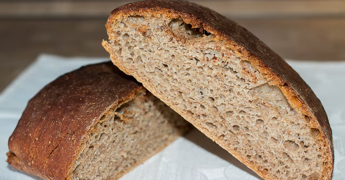 Вкусный черный хлеб в духовке. Хлеб "простой ржаной с отрубями" белорусский. Хлеб ржано-пшеничный в духовке. Ржаной хлеб домашний. Ржаной и ржано-пшеничный хлеб.