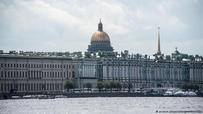 В Петербурге сочли незаконной установку табличек Последний адрес - Общество, Россия, Санкт-Петербург, Репрессии, Мемориальная доска, Градостроительство, Deutsche Welle, История