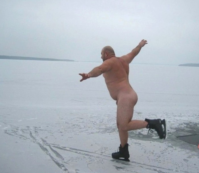 ...А белый лебедь на пруду..отморозил ерунду!!