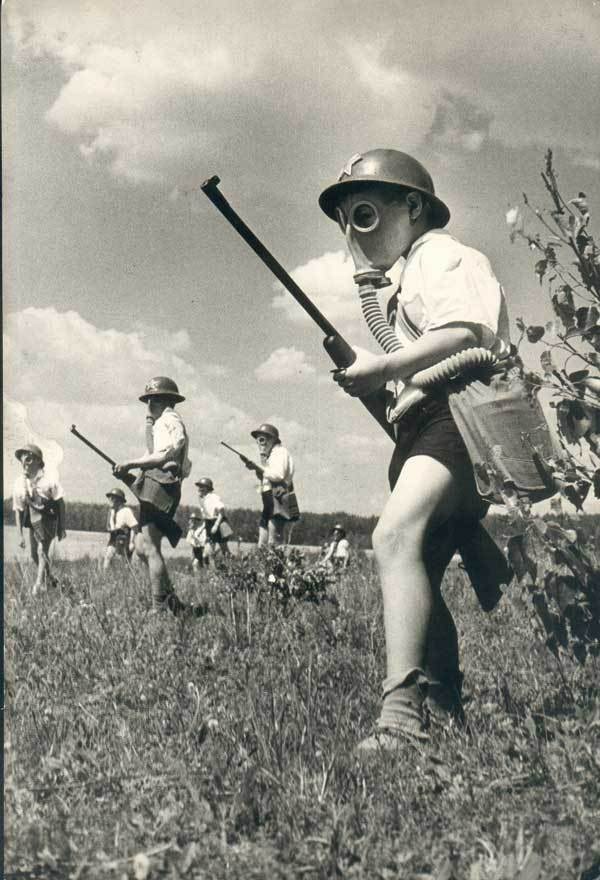 Пионеры на учениях по гражданской обороне, 1960 год.