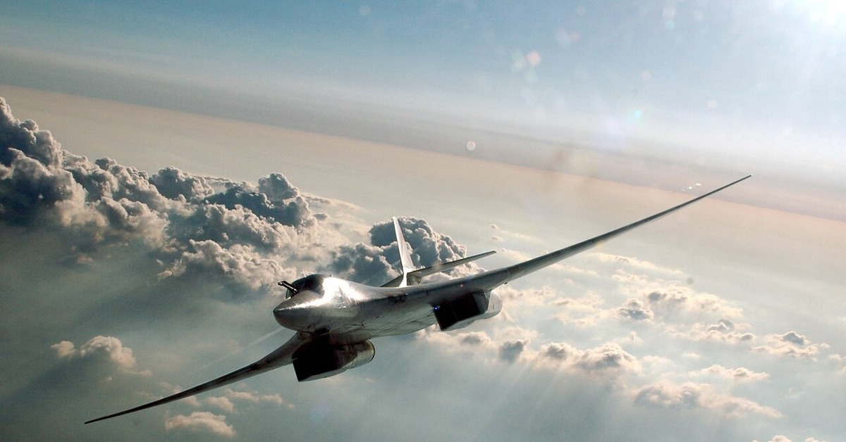 ту 160 форсаж. ушел на форсаже. ту-160 на форсаже ушел от двух f-35. ушел на форсаже. стратегический бомбардировщик ту-160 белый лебедь.