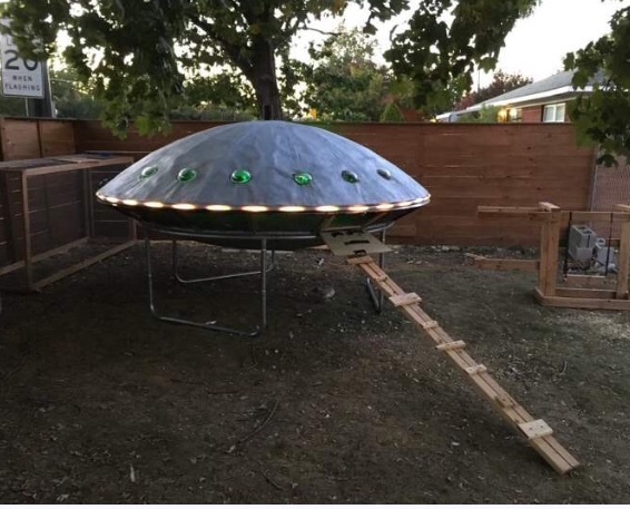 Unusual chicken coop - UFO, Chicken coop, I'm an engineer with my mother