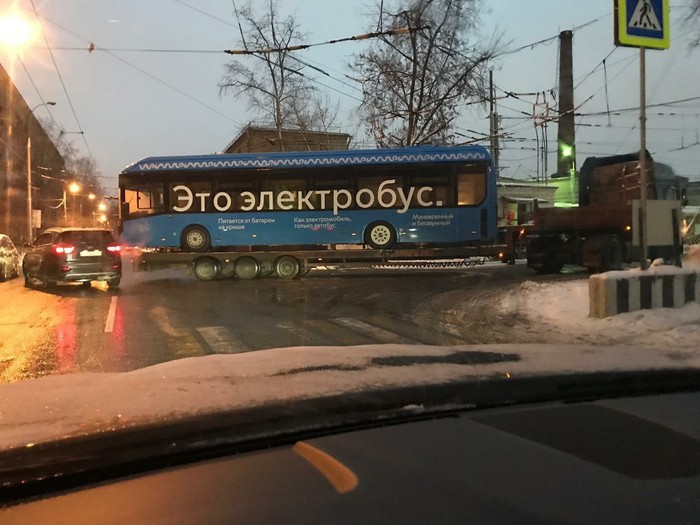 Далеко от розетки уехал - Электромобиль, Электробус, Розетка