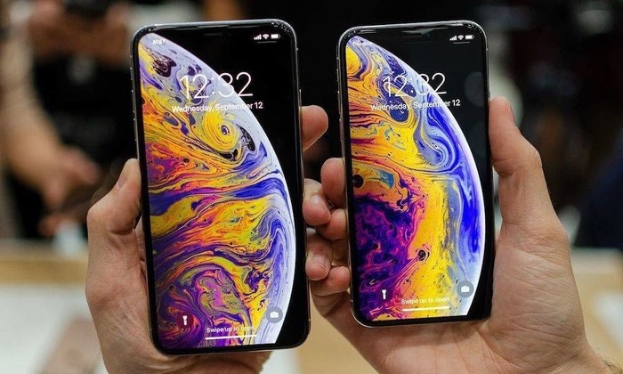 Жительница США подала иск к Apple: она не думала, что у iPhone XS Max есть «чёлка»
 - iPhone, Длиннопост, Иск, Суд