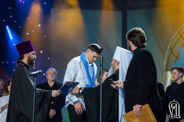 Митрополит, боксер и моська