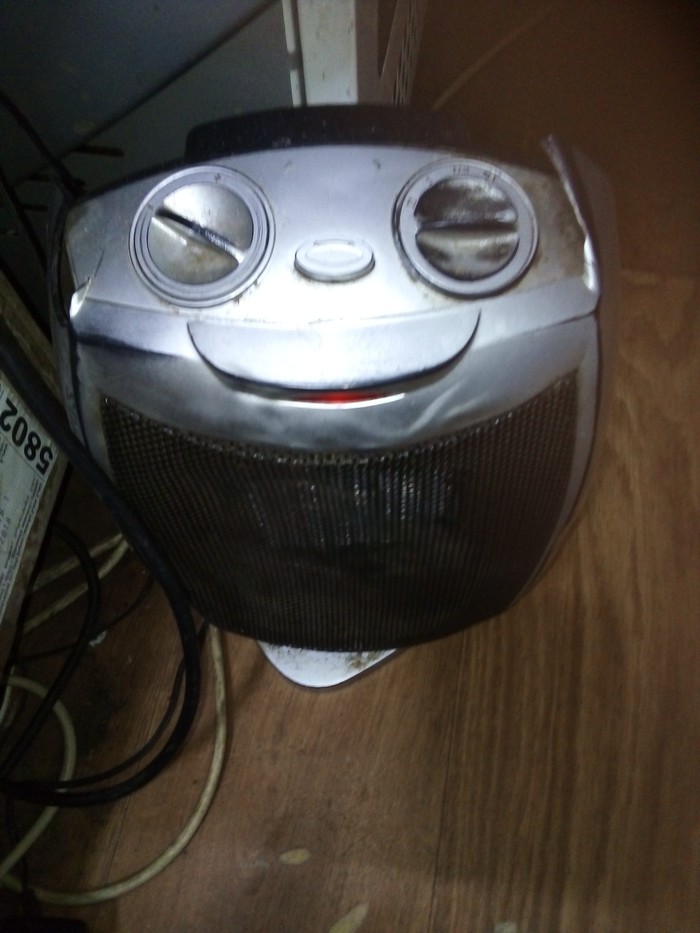 По моему он счастлив