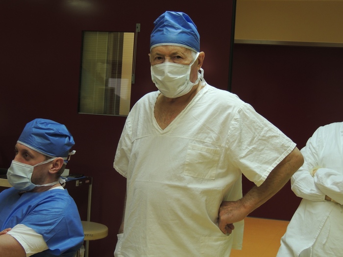 В челябинском кардиоцентре операцию на сердце пациента делают три хирурга из одной семьи: дед, сын и внук Челябинск, Медицина, Семья, Кардиология, Династия, Длиннопост