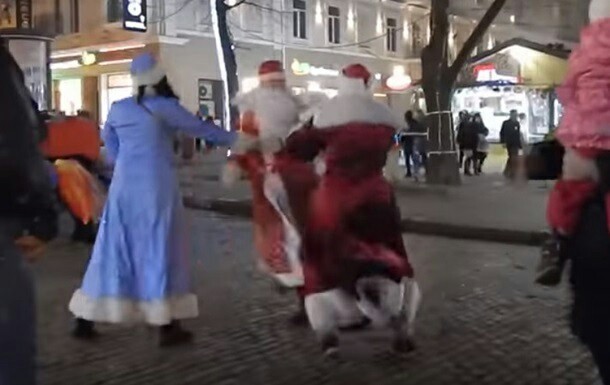 Драка двух дедов морозов в Одессе Новый Год, Дед Мороз