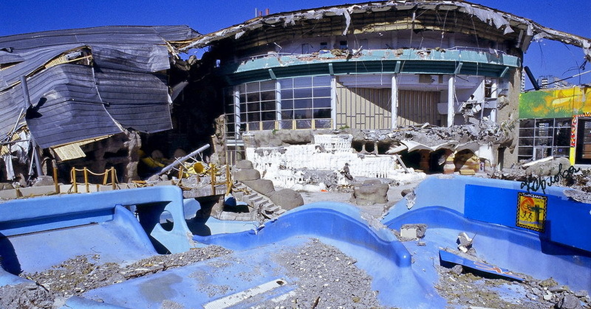 Разрушен бассейн