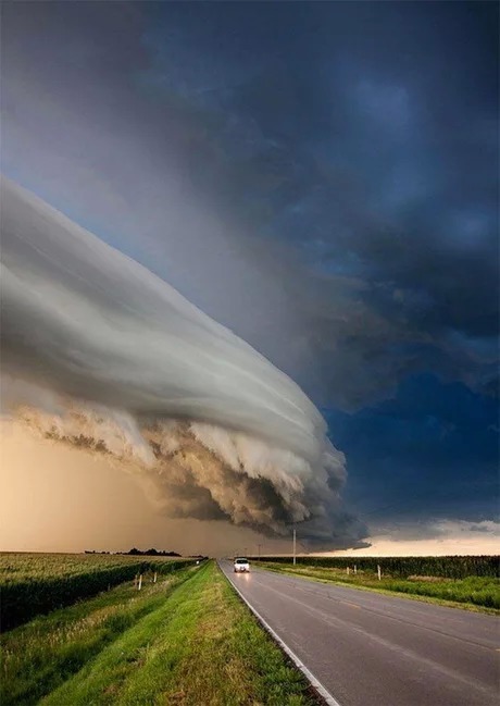 How much can be seen in this cloud formation - Clouds, Beautiful, Formation