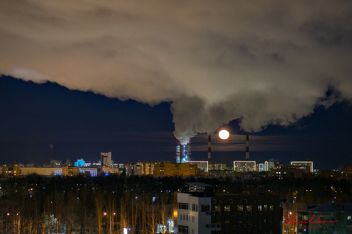 moon in tubes - My, Tyumen, moon, Night, freezing, Night city