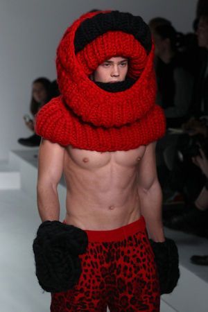 Winter scarf and hat are now worn like this... - Fashion, Knitting