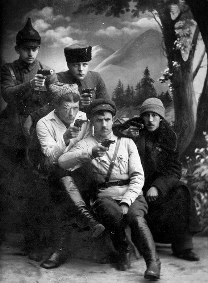 Немного опасности в ленту. Фотосессия чекистов, 1921 год - Интересное, История, СССР, Фотография, Чекист