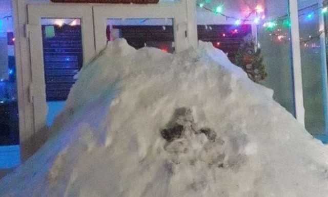 Residents of the Samara region blocked the entrance to the building of the regional administration with snow - Winter, Snow, Administration, Revenge, Novosemeykino, Samara Region