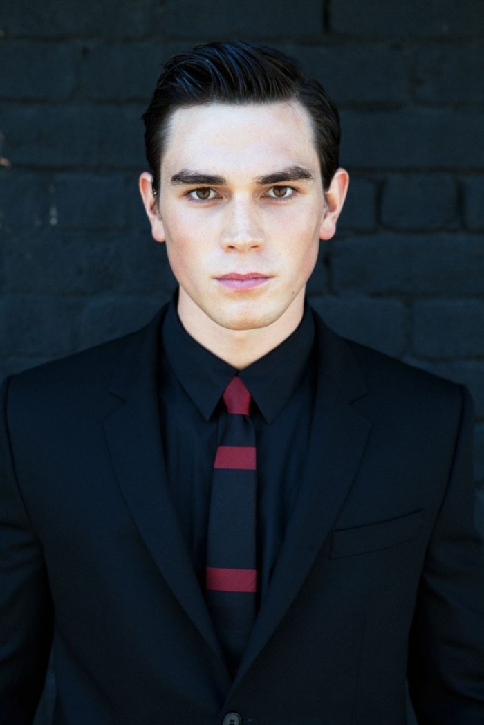 Если Netflix будут раскрывать отца Блэквуда, как персонажа и посвятят этому целую серию, я предлагаю на роль молодого Фауста Кей Джея