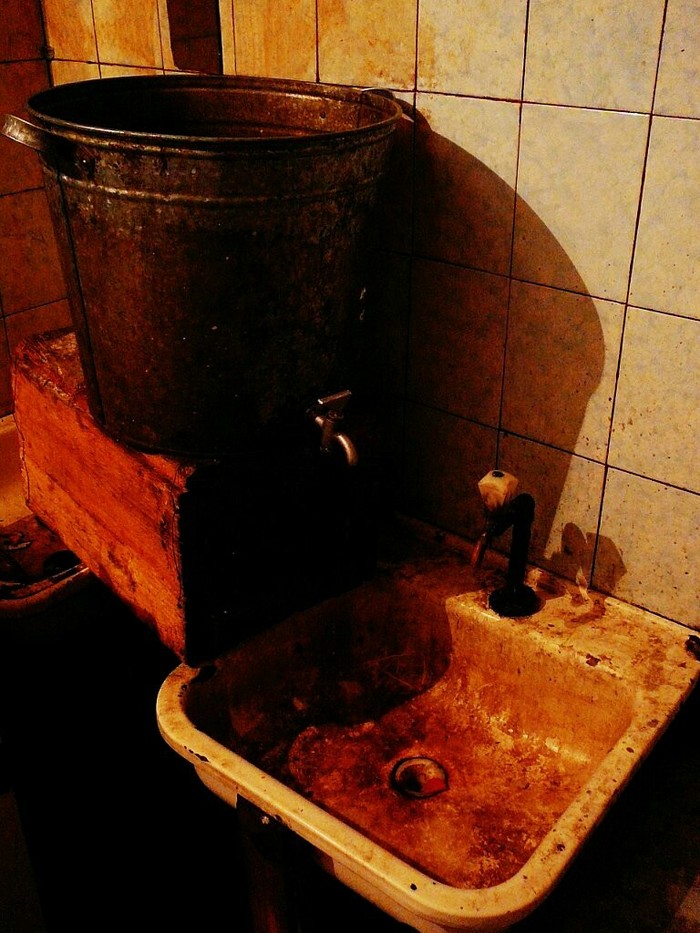 A place with a very unique atmosphere - My, The photo, Trash, Wash basin