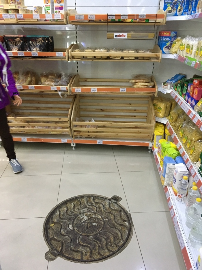 This store in Adler has a separate entrance for Teenage Mutant Ninja Turtles - The photo, Russia, Score, Sewerage, Luke, Adler