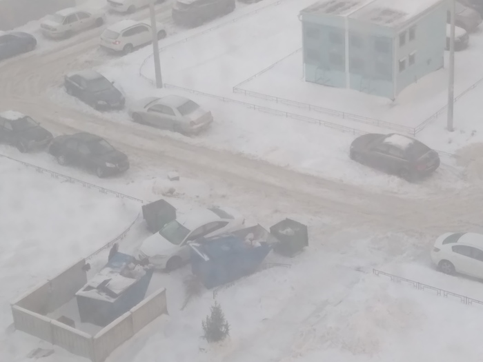 Good place for parking - Parking, Saint Petersburg, My, Trash can, Неправильная парковка