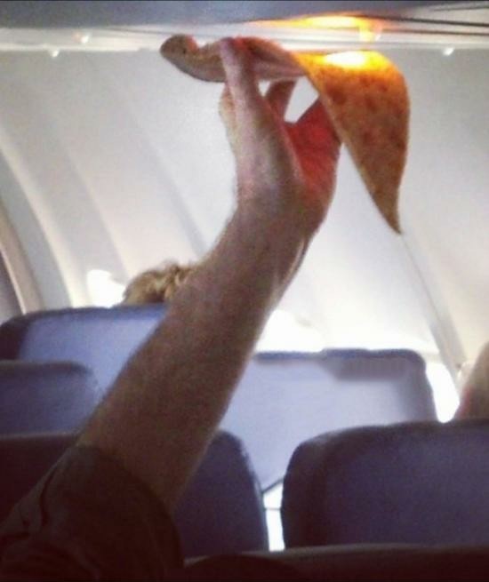 It's just a dude trying to heat up a pizza on a plane. - Airplane, Pizza, Лампа, Savvy, Food