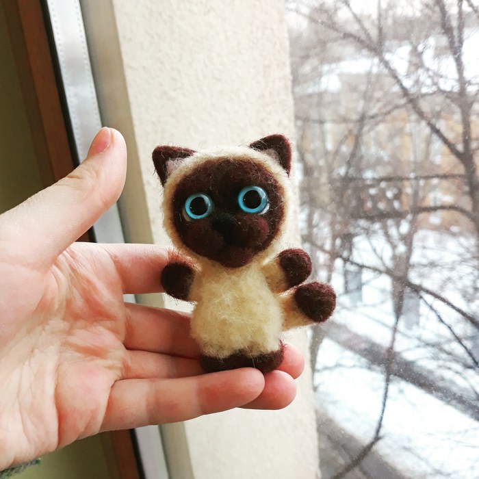 I made such a kitten out of wool. Is it just me or does he look like a kitten named Woof? - My, Needlework, With your own hands, Handmade, Dry felting, Wallow, Toys, Author's toy, Soft toy, Longpost