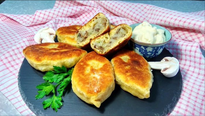 Fried pies with potatoes and mushrooms - My, Pie, Pies, Potato pies, , , , Video, Longpost