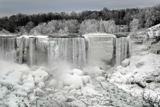 Niagara Falls - freezing, Niagara Falls, Text