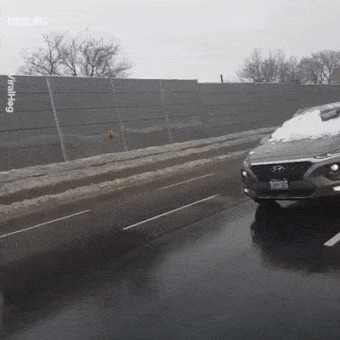 Когда снег сполз с крыши на стекло Гифка, Авто, Снег, Слабоумие