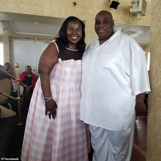 A woman was removed from a plane because she rudely expressed outrage at being put between a fat couple - Flight, Airplane, , , Video, Longpost, Aviadeboshir, Thick, Fullness