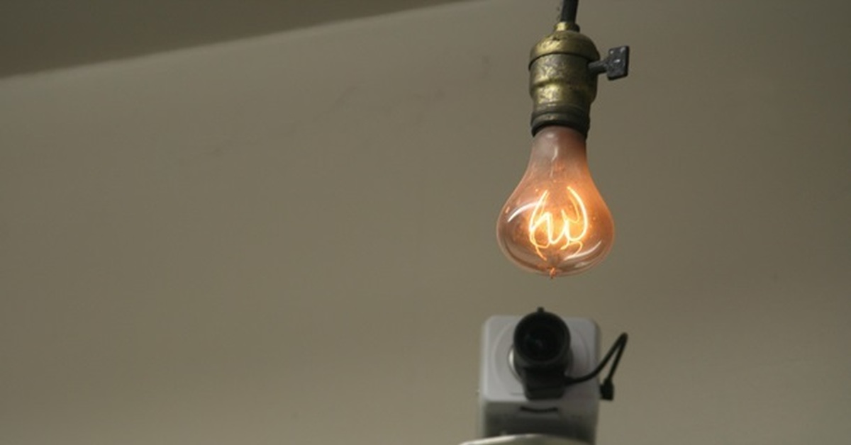 Быстрое горение. Столетняя лампа в Ливермор. Лампочка в пожарной части города Ливермора. Лампа накаливания \\Ливермор. "Столетняя лампа", горящая с 1901 года в калифорнийском Городке.