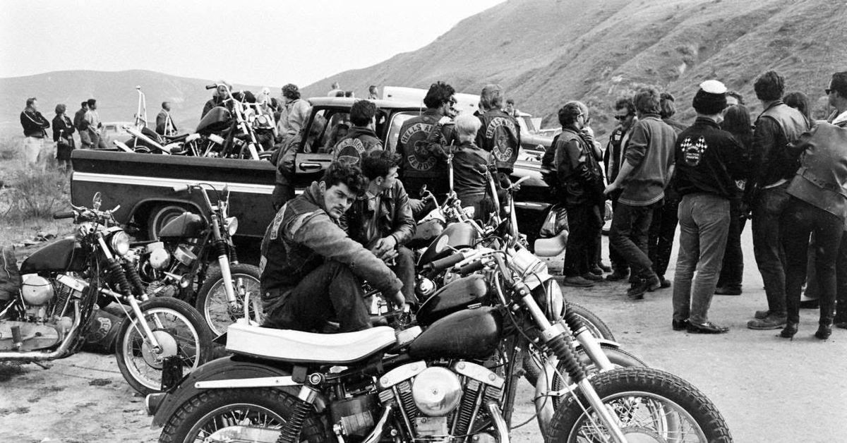 Первые байкеры. Байкеры США 1950. Hells Angels 1950-е. Ангелы ада 1960. Байкеры 1940.