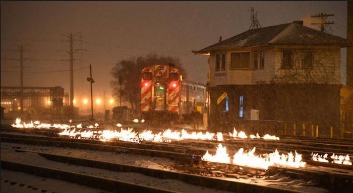 Warming up the tracks - Reddit, Heating, freezing, Chicago, Rails