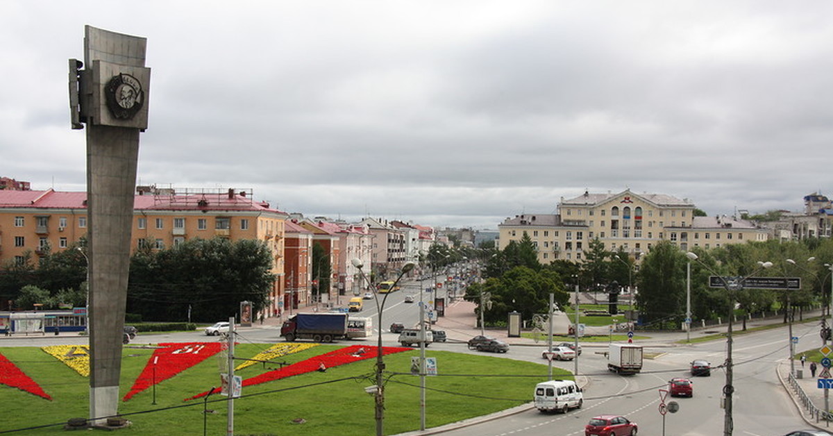 Г пермь дзержинский. Площадь Гайдара Пермь. Сквер Гайдара Пермь. Дзержинский район Пермь. Дзержинский район Пермь площадь Гайдара.