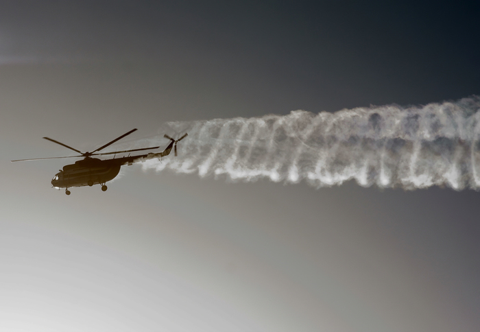 Condensation vortices - Helicopter, Mi-8, Aerodynamics, , Condensation trail, The photo, From the network, 