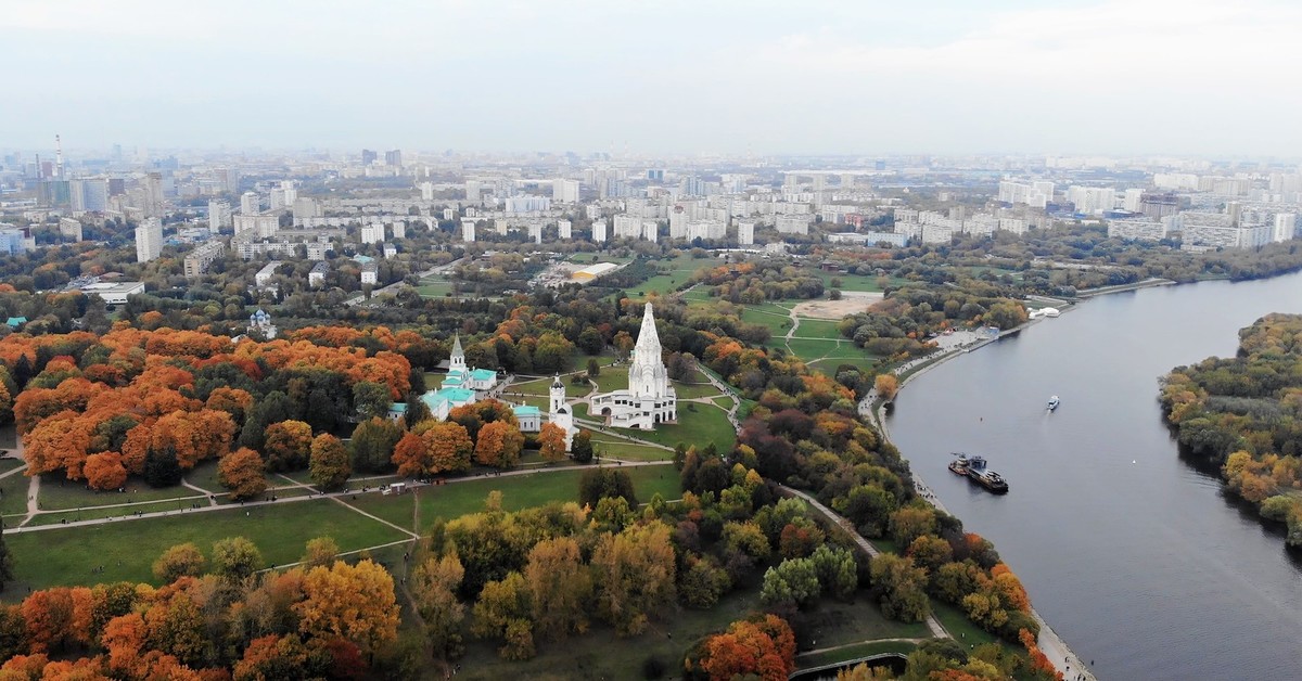 Парк коломенское. Коломенское музей-заповедник. Коломенское музей-заповедник набережная. Коломенское музей-заповедник река. Москва река Коломенский парк.