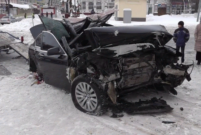 Hit the wall - Road accident, Ulyanovsk, Crowd, Idiocy, Video, Longpost