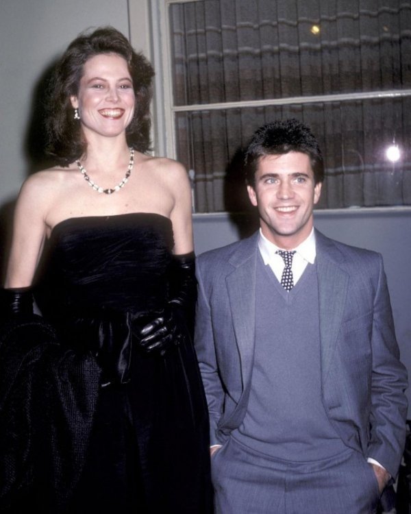 182 and 177 cm - Mel Gibson, Growth, Heels, Sigourney Weaver