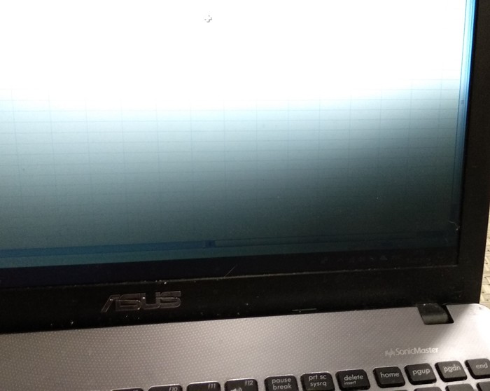 Почему чернеет экран. Потемнение экрана ноутбука. Потемнение на мониторе. Потемнела часть монитора. Потемнел экран ноутбука.