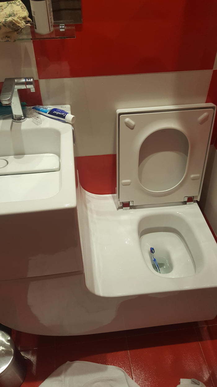 The sink combined with the toilet forms an ideal slide - 9GAG, Toilet, Sink