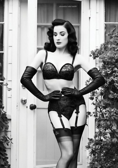 Dita Von Teese королева бурлеска - NSFW, Dita Von Teese, Бурлеск, Эротика, Красота, Брюнетка, Гифка, Картинки, Длиннопост