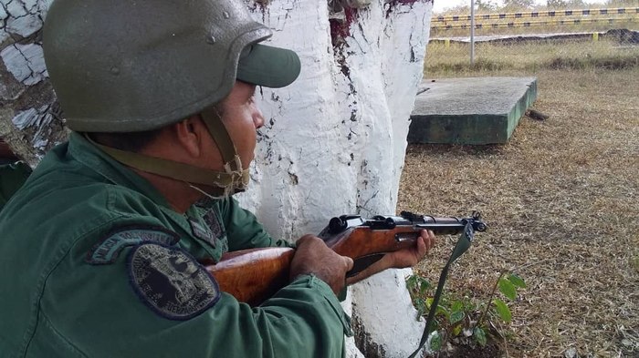Venezuelan pro-government militias are trained to fire the Mosin rifle. - Venezuela, Militia, Rifle, Mosin rifle, Politics