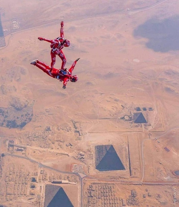 Air surfing - Egypt, The photo, Parachuting