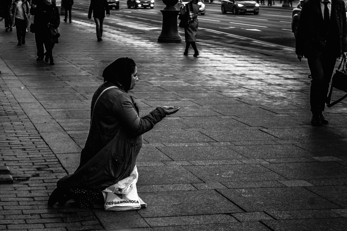 Kind people. - My, Beggars, The photo, Saint Petersburg, Black and white, Beginning photographer, Canon 1100d, 18-55mm, Alms