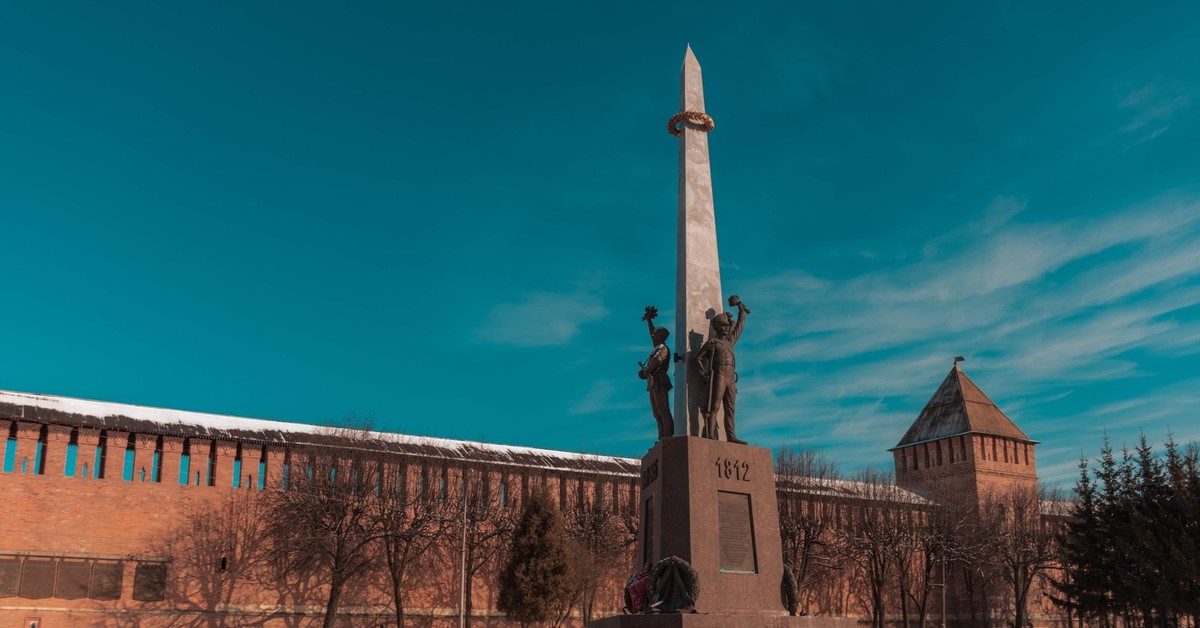 Территория смоленска. Площадь Победы Смоленск. Смоленск пл Победы. Памятник на площади Победы в Смоленске. Площадь Победы Смоленск октябрь.