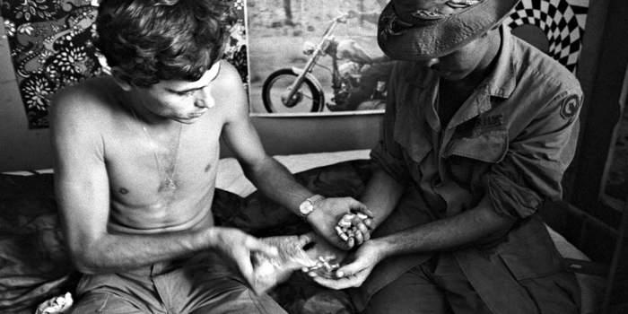 «Ñîñêî÷èâøèå»: êàê âåòåðàíû Âüåòíàìà èçáàâëÿëèñü îò íàðêîçàâèñèìîñòè Äëèííîïîñò, Èñòîðèÿ, Âîéíà, Íàðêîòèêè, Àëêîãîëü