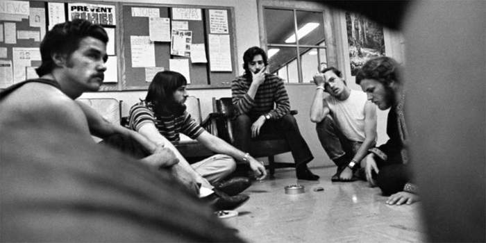 «Ñîñêî÷èâøèå»: êàê âåòåðàíû Âüåòíàìà èçáàâëÿëèñü îò íàðêîçàâèñèìîñòè Äëèííîïîñò, Èñòîðèÿ, Âîéíà, Íàðêîòèêè, Àëêîãîëü