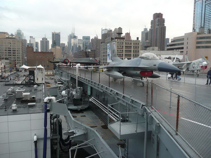 Aircraft carrier-museum Intrepid. New York - USA, New York, , Longpost