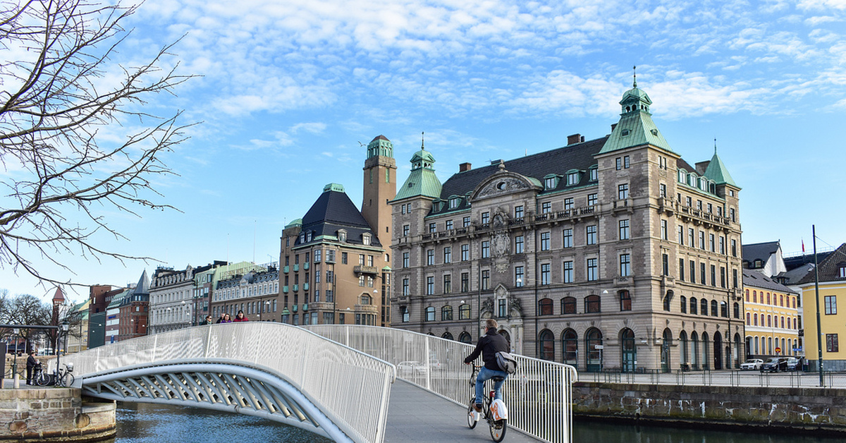 Города становится все более и. Мальме. Мальмё Швеция. Интересная архитектура Швеции. Мальмё люди.