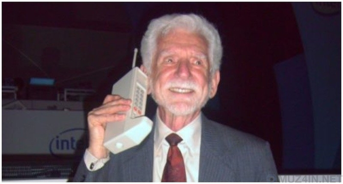 Первый в истории звонок по сотовому телефону был сделан для того, чтобы потроллить конкурентов Познавательно, Изобретения, Факты, История, Интересное, Телефон, Технологии, Мобильные телефоны, Длиннопост